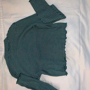 Long sleeved crop top.